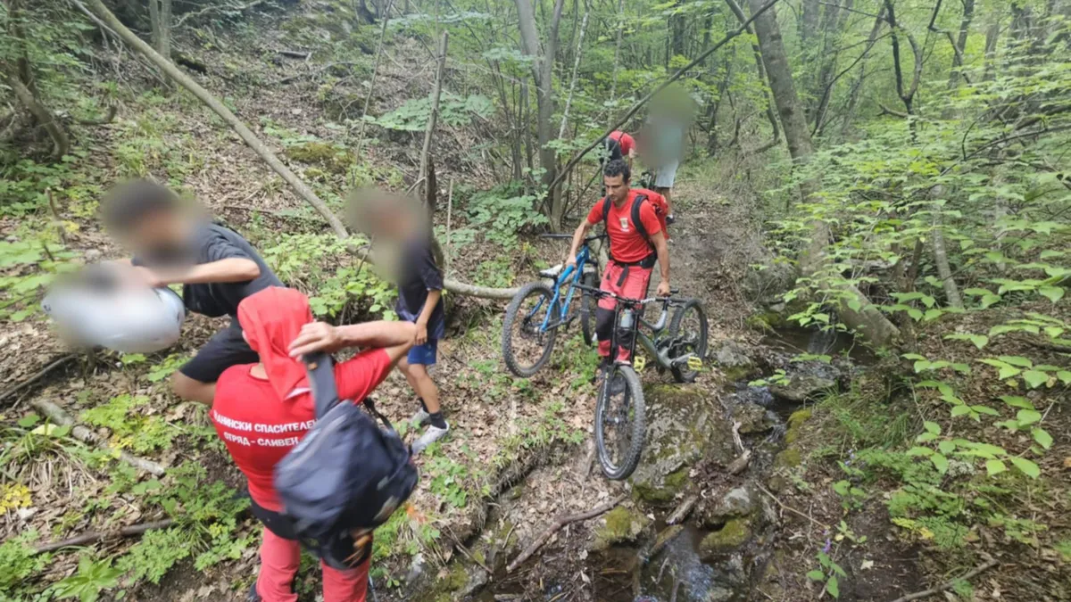 Три момчета се изгубиха в планината край Сливен, откриха ги пожарникари и планински спасители