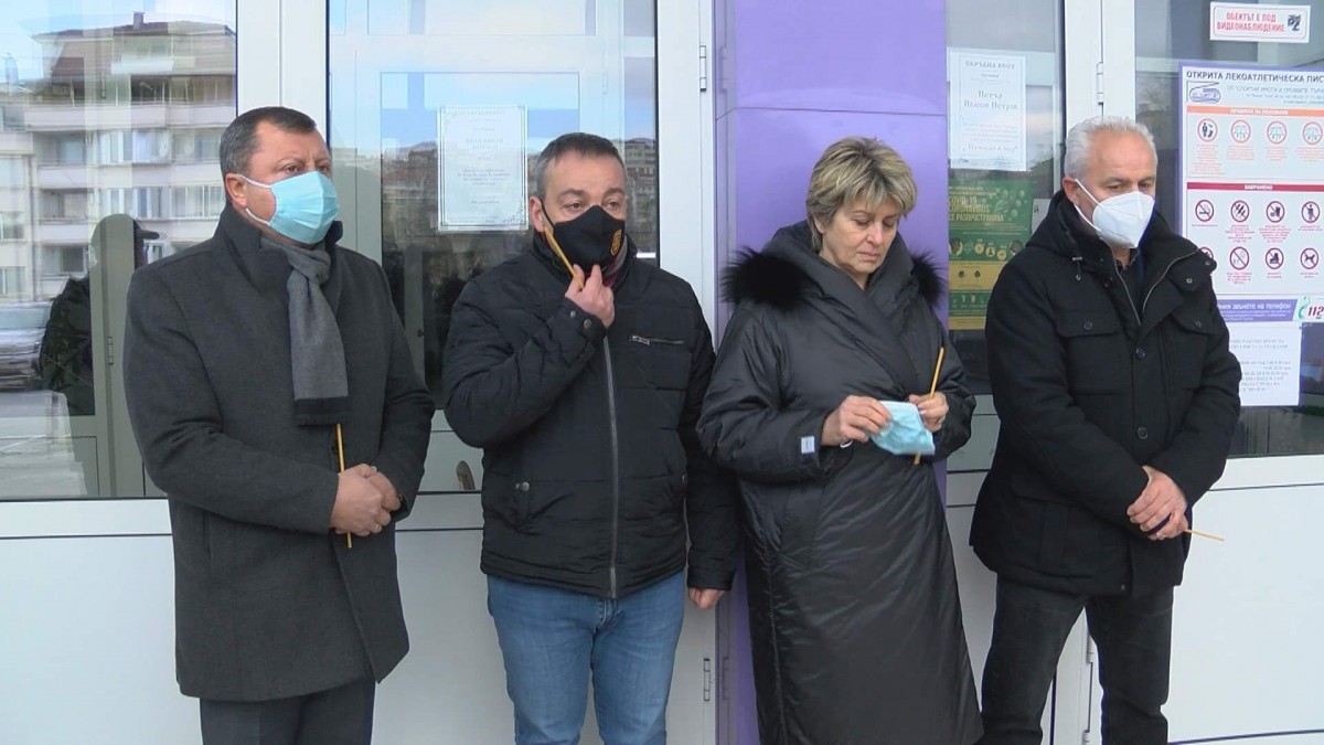Близки и приятели на Трифон Иванов почетоха петата годишнина от смъртта на бележития защитник