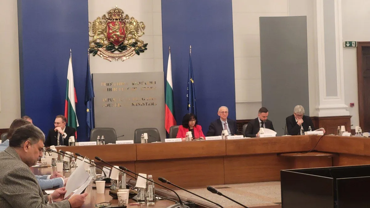 Тристранката ще обсъди промени в Закона за държавния служител