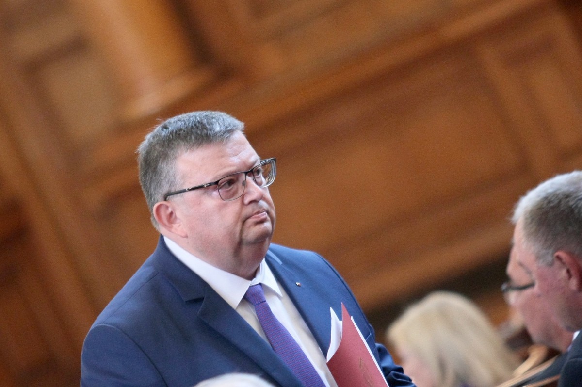 Цацаров: Има престъпление и опит за увреждане на националните интереси