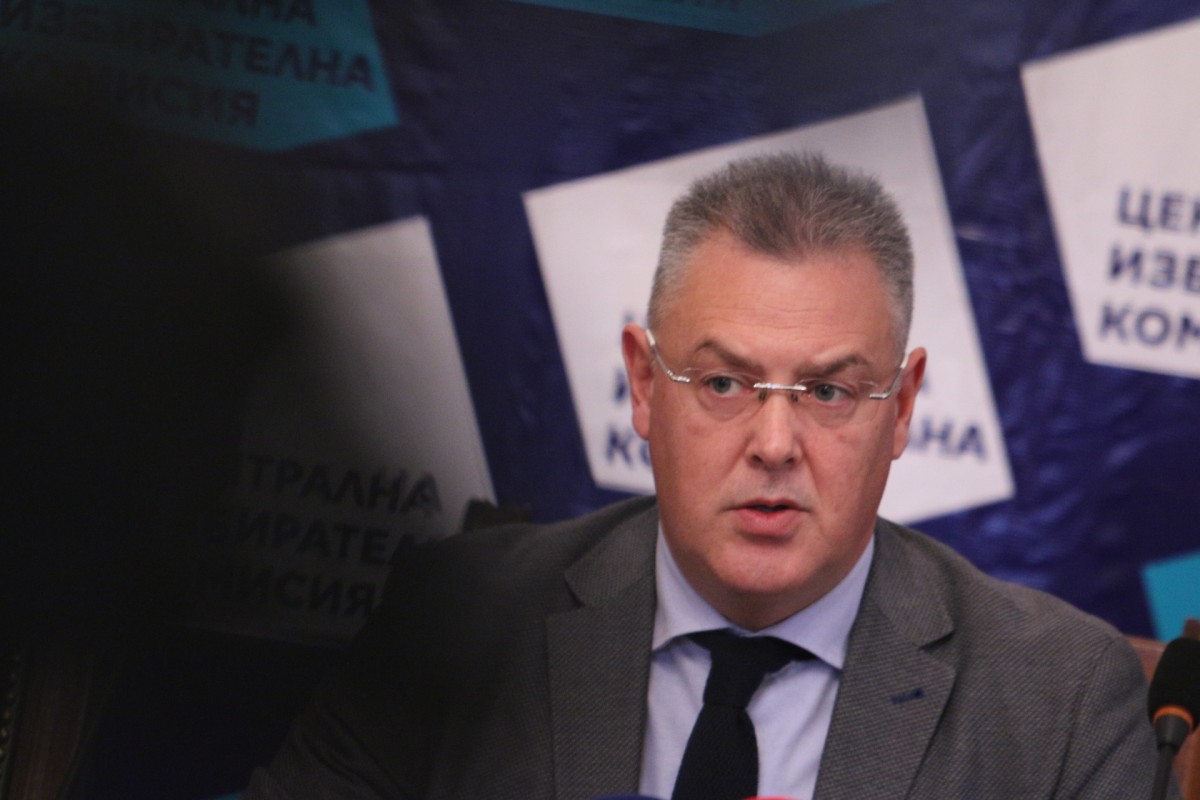 ЦИК: Няма забавяне с поръчката за машините за електронно гласуване