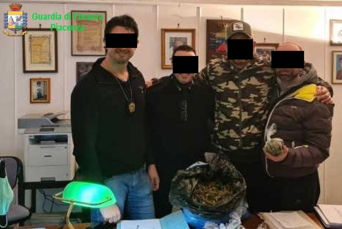 Цяло полицейско управление в Италия преживява от търговия с дрога, изтезания и изнудване