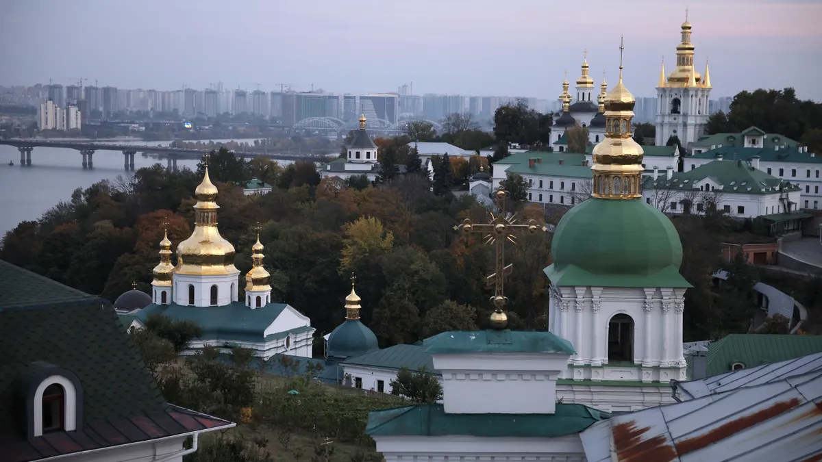 Украинският парламент забрани Украинската православна църква, свързана с Москва