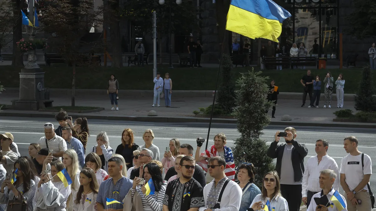                                                               Украйна облекчава забраната за пътуване в чужбина за мъже на възраст 18-22 години                      