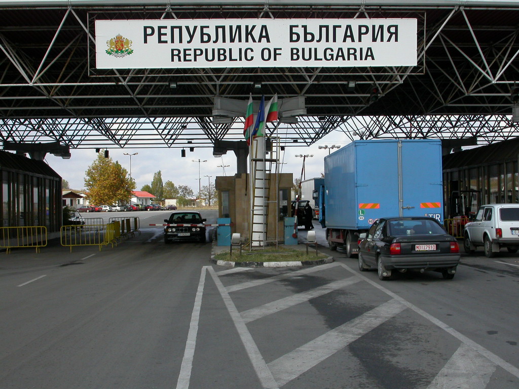 Унгария отвори границата си за български автобуси и автомобили