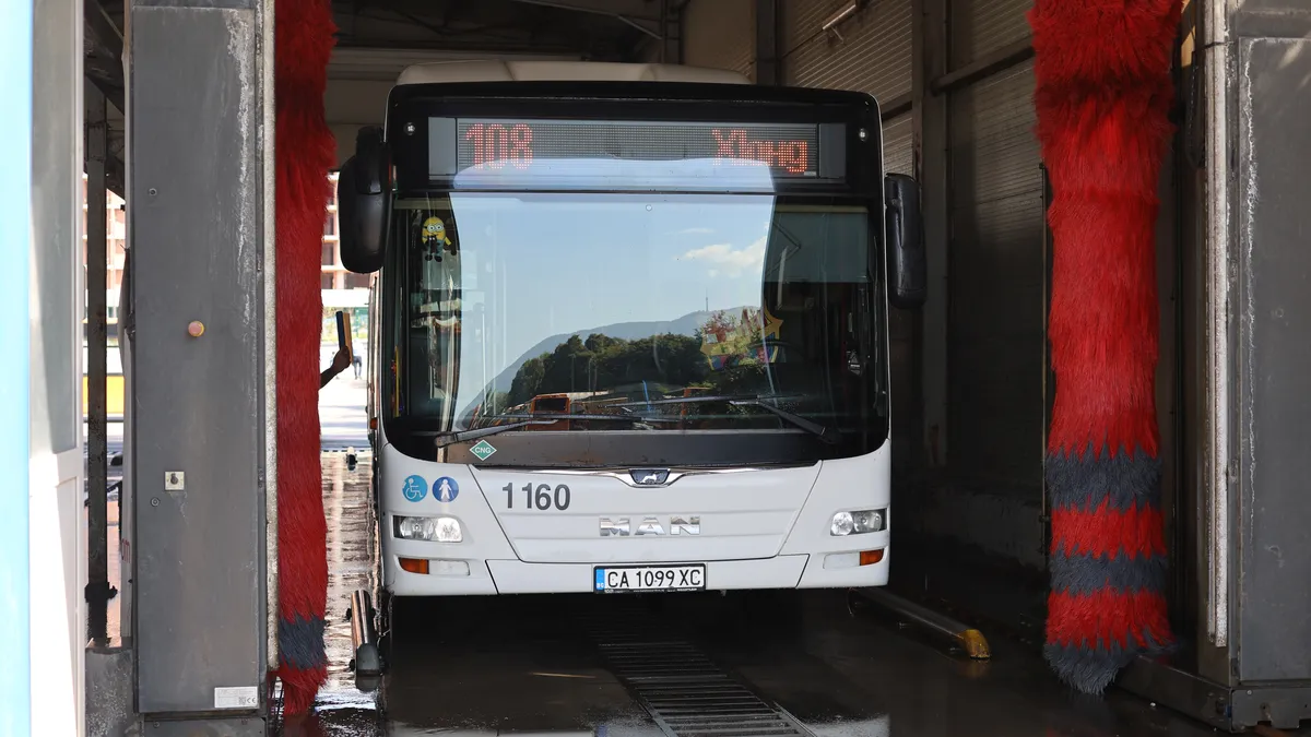 В Благоевград баща атакува автобус, защото не е спрял там, където иска 