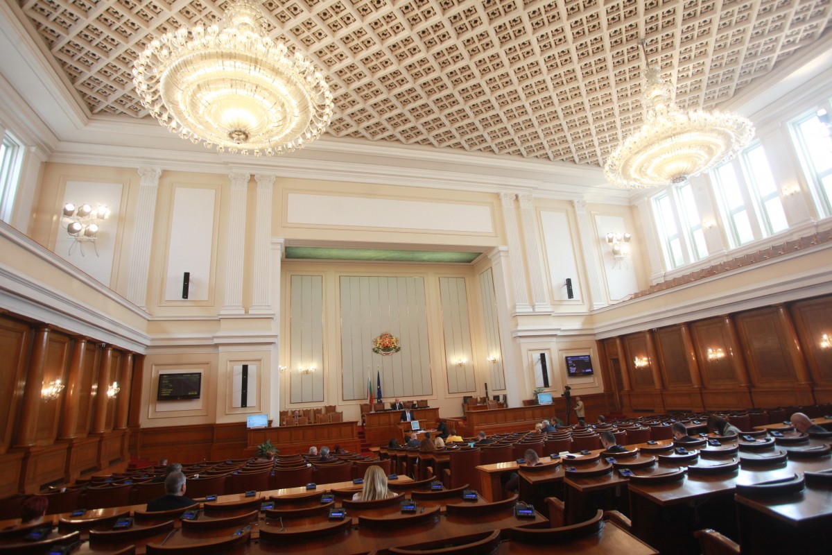 В парламента ще представят доклада на анкетната комисия за НАП