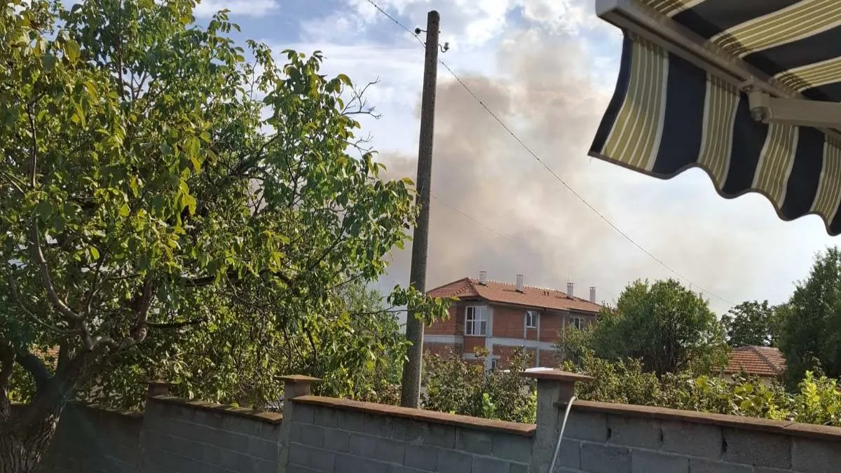 В село Дълбоки пожарът не застрашава местното население