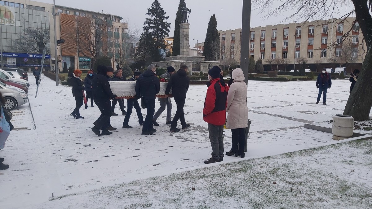 В Сливен се простиха с Атанас Скатов