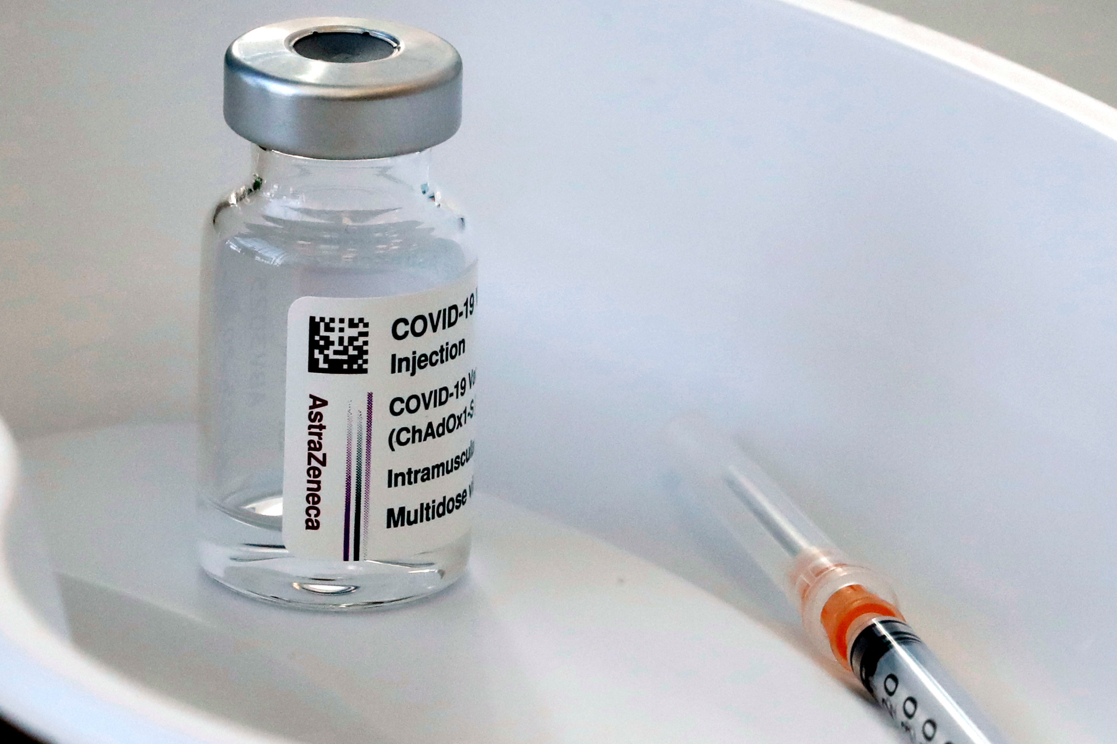 Русия с първата в света ваксина срещу COVID-19 за животни