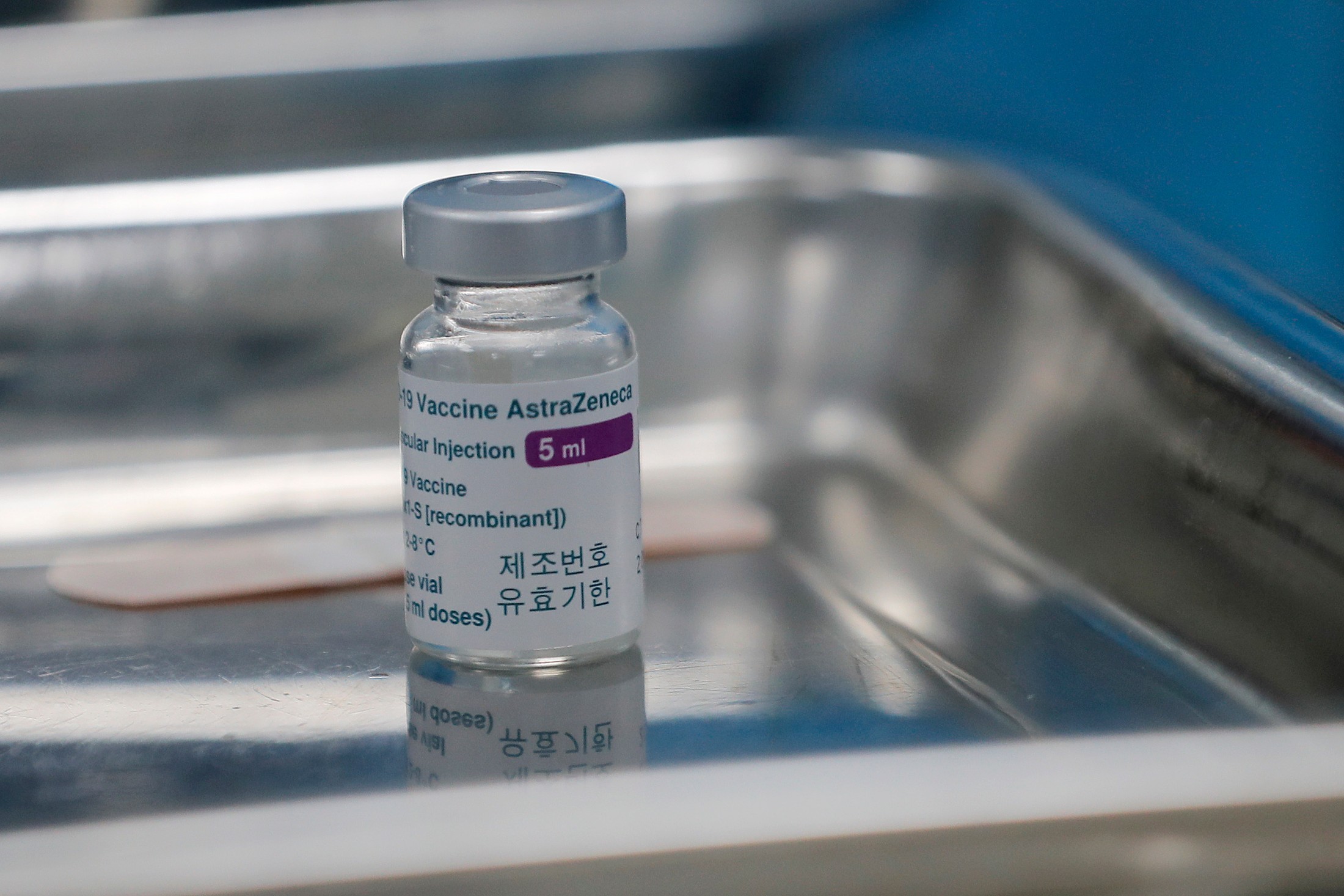 Защо европейските държави прекратяват ваксинирането с „AstraZeneca“, а СЗО я препоръчва