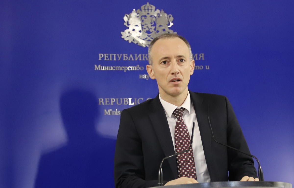 Вълчев: До утре се надявам всички ученици да стартират ефективно дистанционното обучение