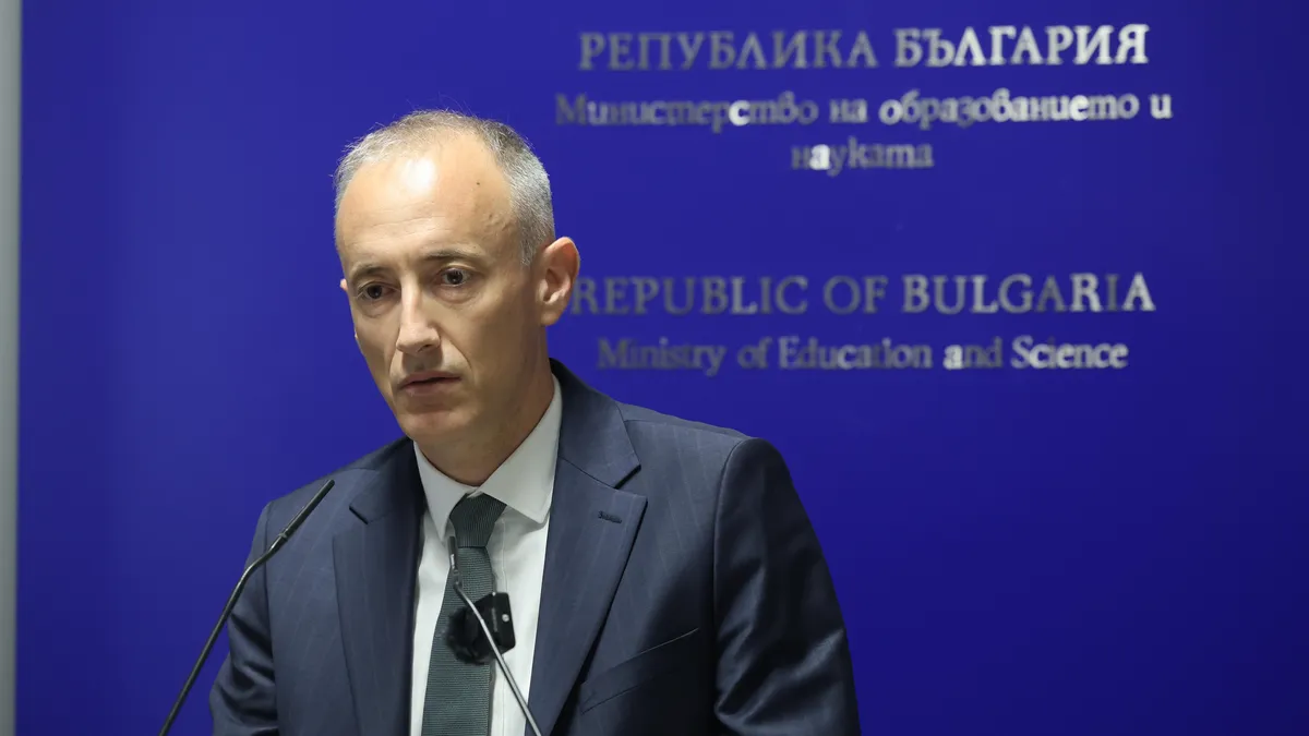 Вълчев ще отговаря на депутатски въпроси  