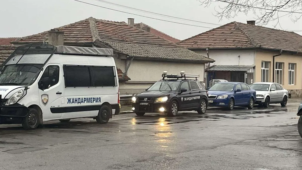 Въпреки тежките климатични условия, спасителната акция за 13-годишния Николай от Конаре продължава