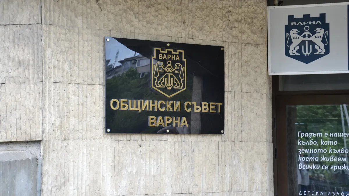Варна гласува за бюджет с арестуван кмет и протестиращи под прозорците