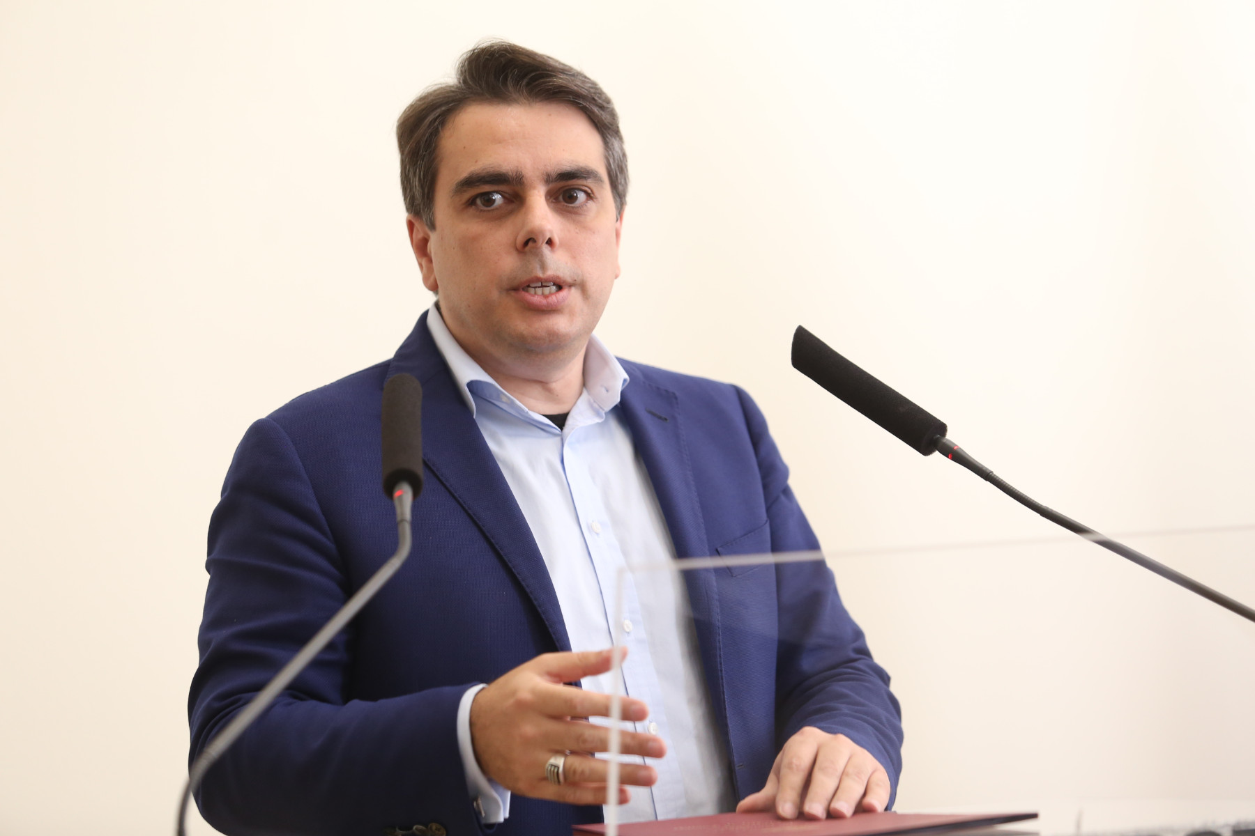 Асен Василев: Данъкът остава 10%, еврото няма да генерира инфлация