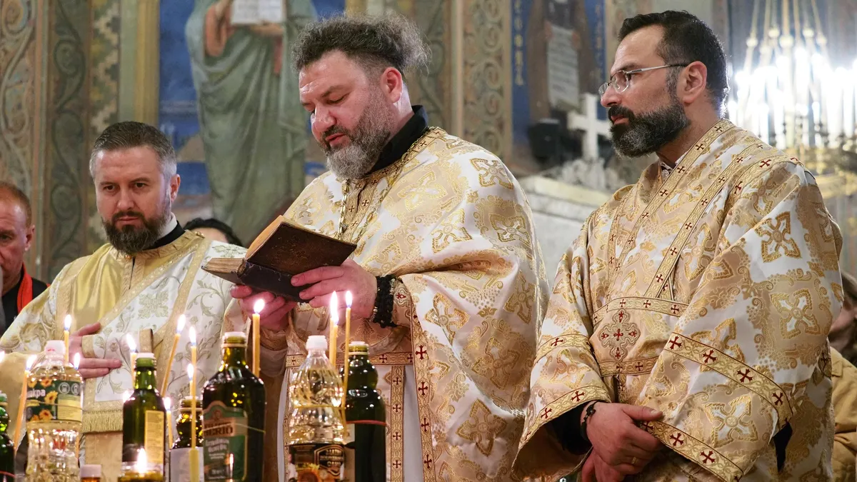 Василиева литургия за Велика събота в „Света Неделя“