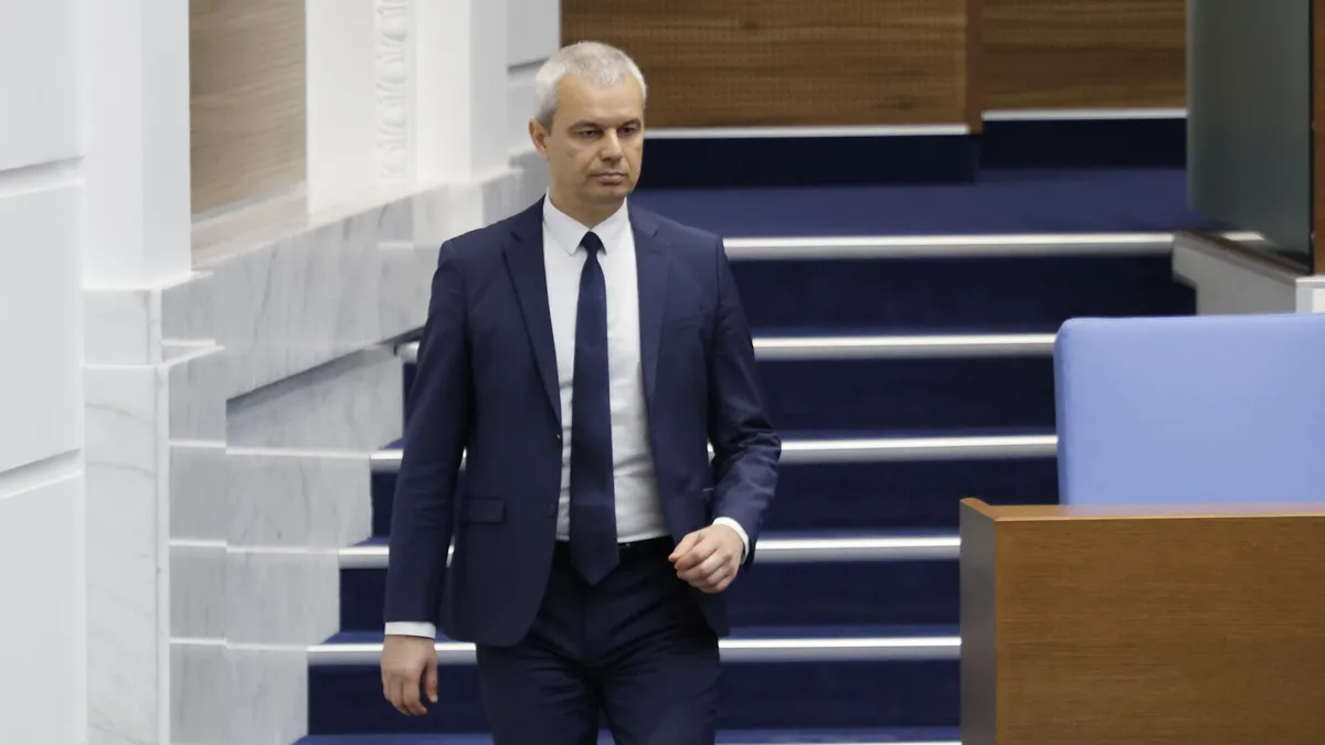 "Възраждане" подава сигнал в ДАНС срещу шефа на БНБ Димитър Радев