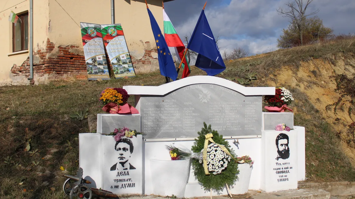 Венци и цветя за загиналите във войните, поднесоха военните от III-то бригадно командване-Благоевград