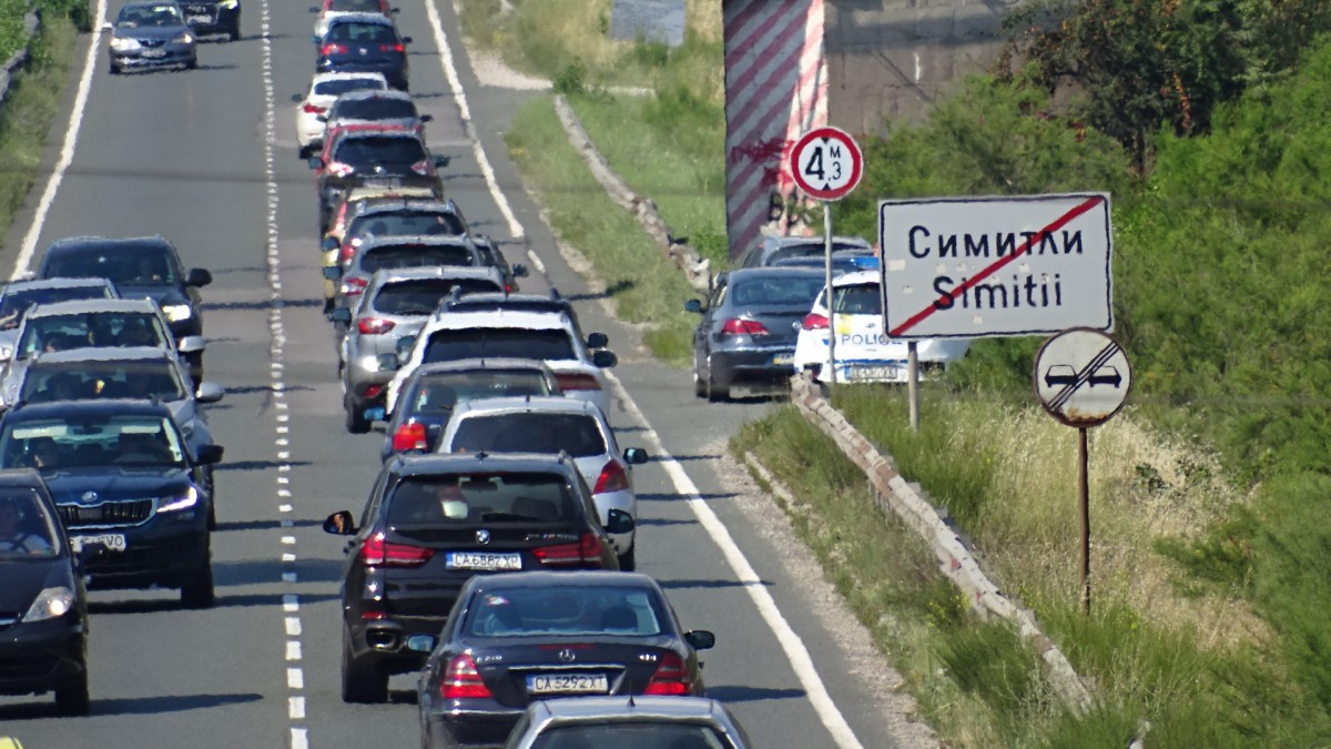 Верижна катастрофа с 4 автомобила затапи Е-79 край Симитли