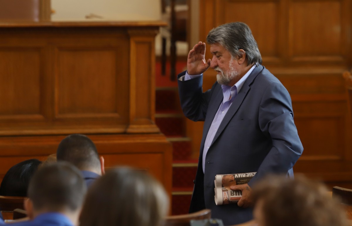 Вежди Рашидов призован по делото срещу Боршош