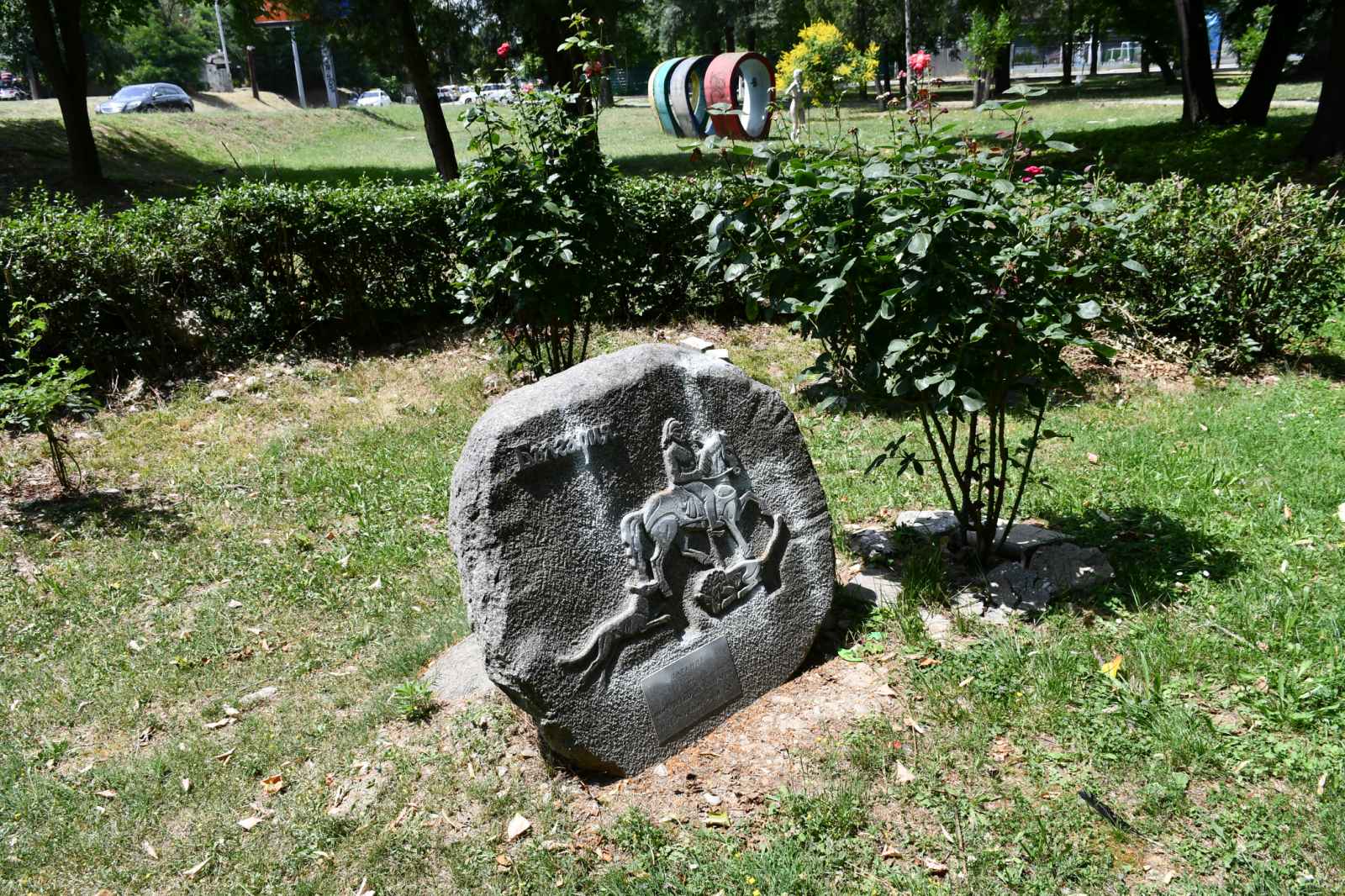 Поругаха българския паметник на Мадарския конник в Скопие