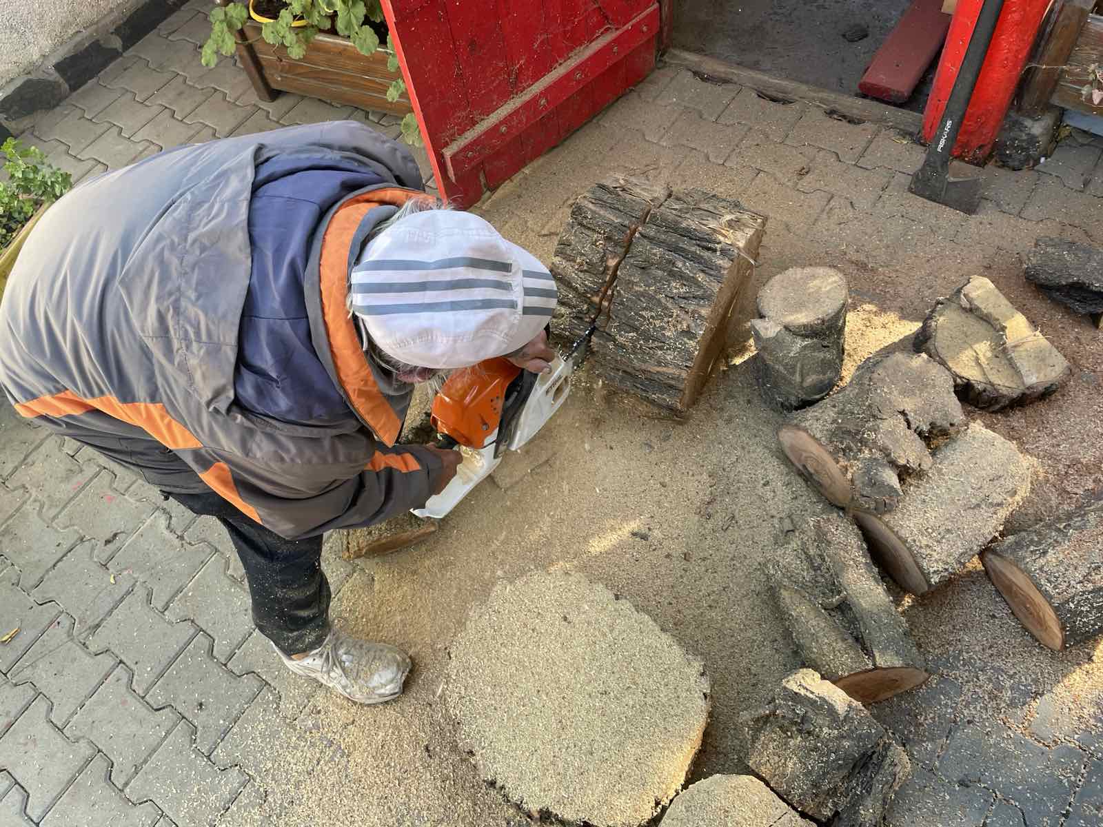 Кубик дърва за огрев в София е между 140 и 200 лв. - тройно повече от миналата година