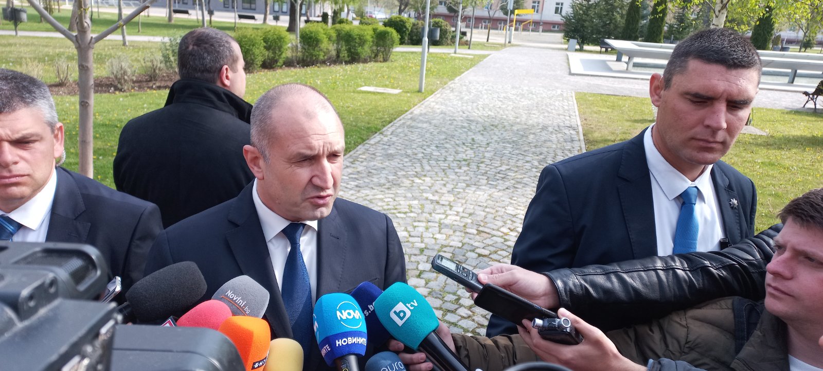 Радев няма да бърза с връчването на първия мандат
