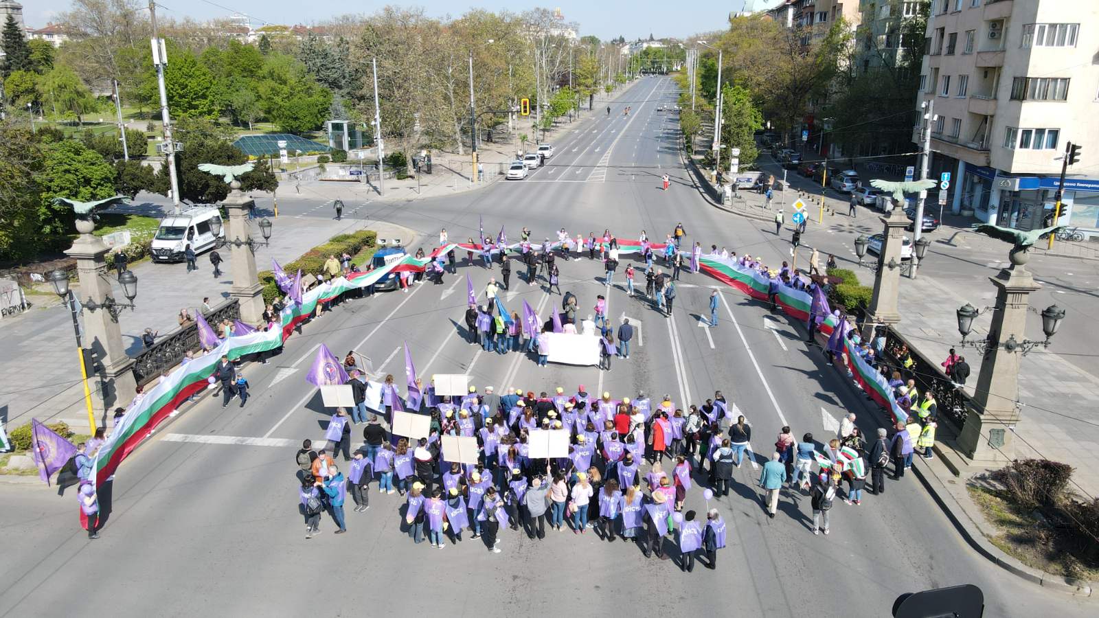 КНСБ блокира Орлов мост, призова за чуваемост за проблемите на хората