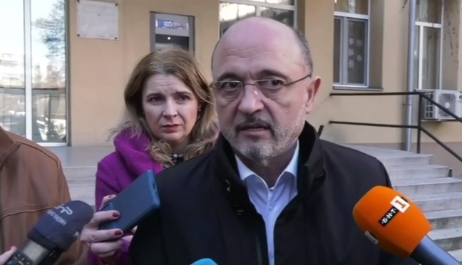 Меджидиев: Активираме българските производители, за да компенсираме недостига на лекарства