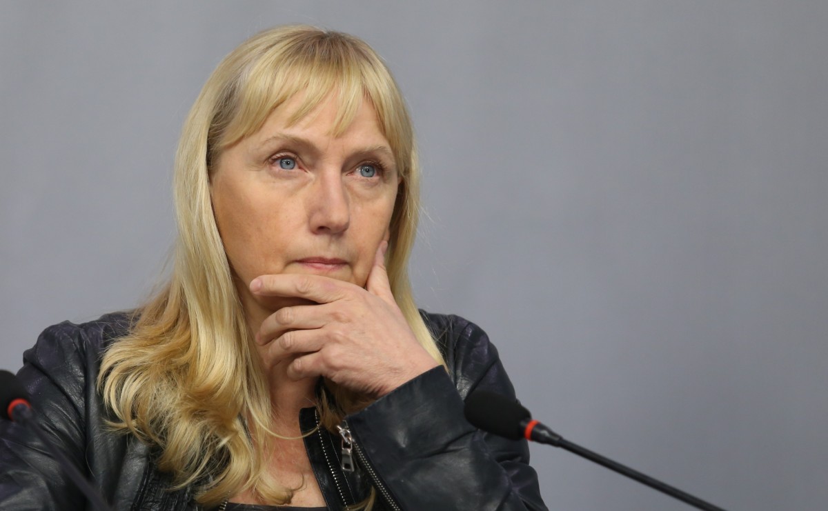 ВКП ще проверява Елена Йончева за имоти