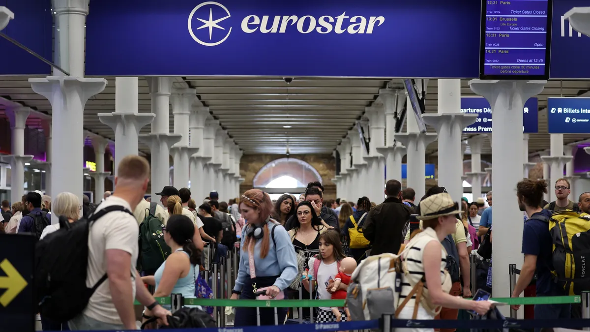 Всички влакове на Eurostar в Париж са спрени заради бомба от Втората световна война