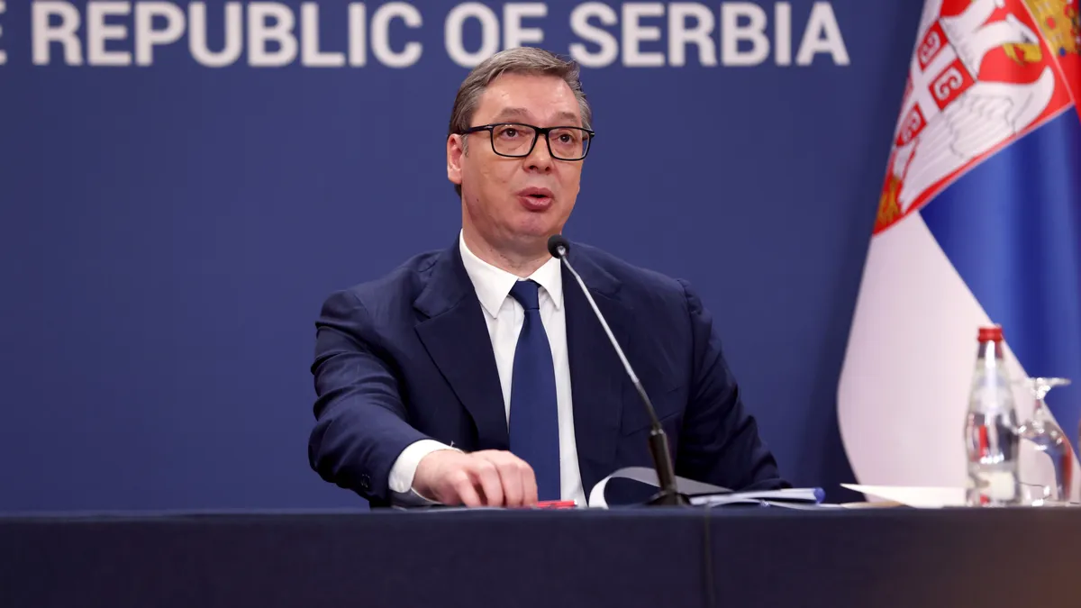 Вучич по модела на Милошевич обединява сърбите 