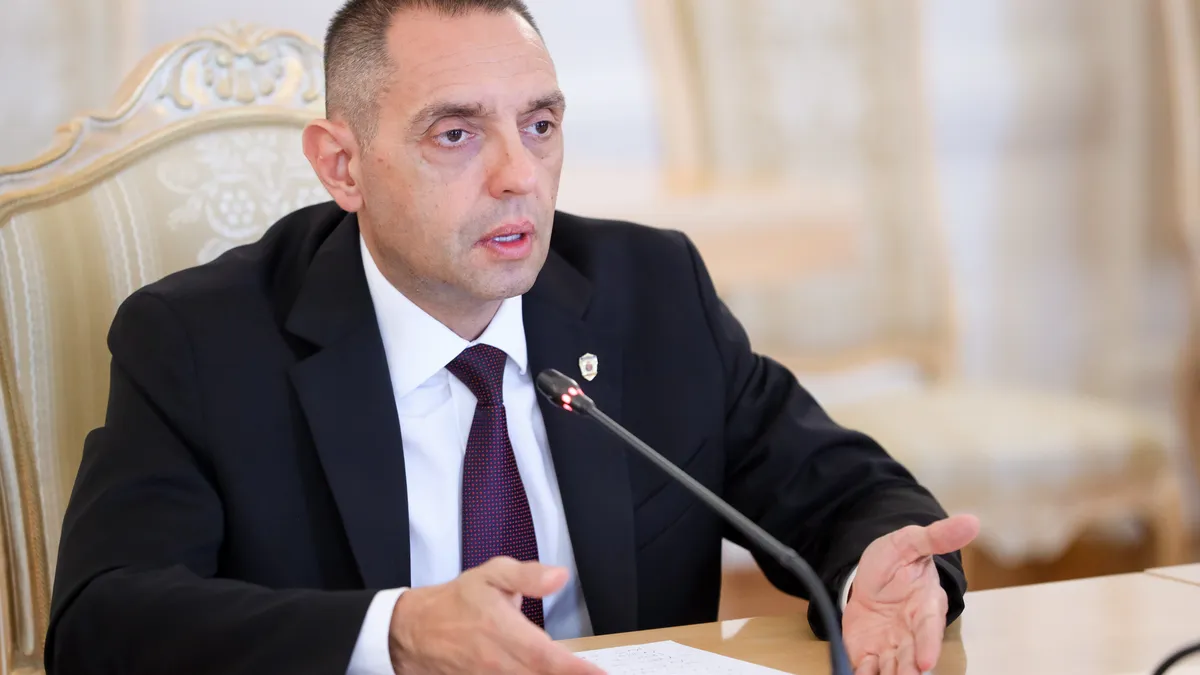 Вулин положи венец на признателност на гроба на Сталин 