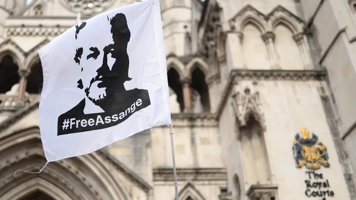  Wikileaks: Джулиан Асанж е свободен, напуснал е Великобритания