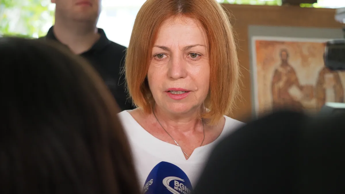 Йорданка Фандъкова: Да посегнеш на достойнството на българския учител е престъпление