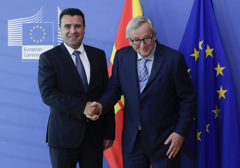 Юнкер: Решението за започване на преговори с Македония може да се очаква през юли