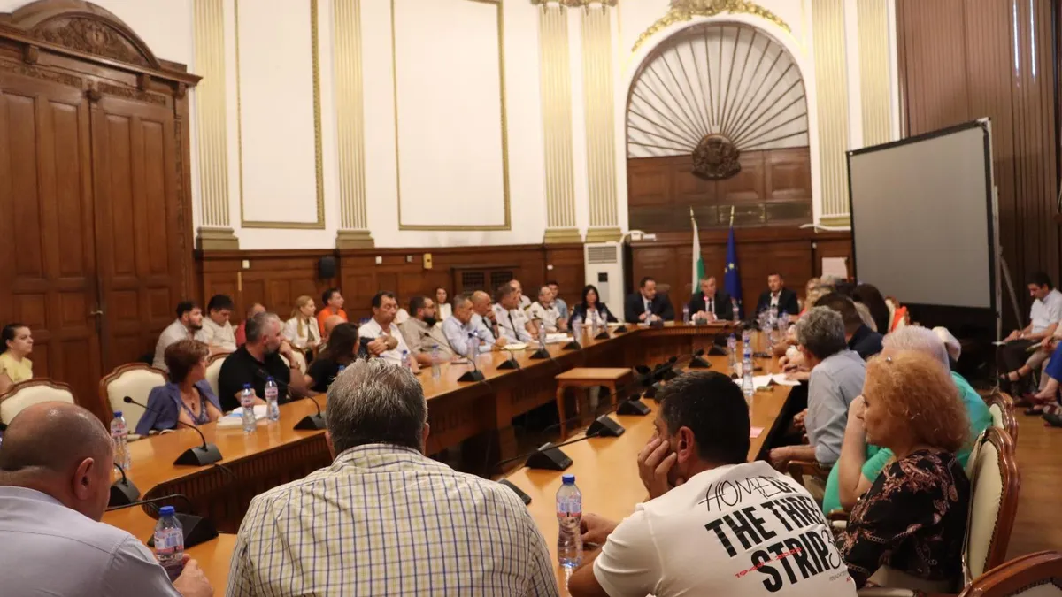 Забранява се движението на дребни преживни животни в цялата страна, с изключение на придвижването им към кланици