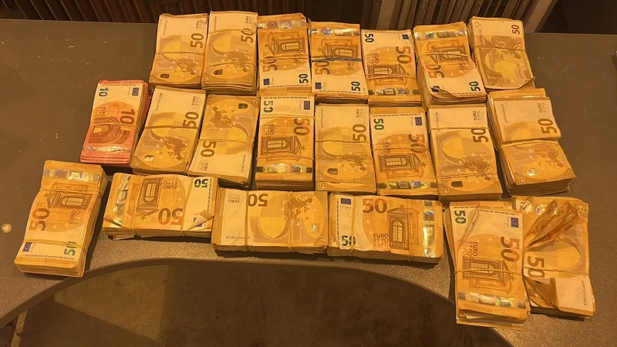 Задържаха близо 350 000 недекларирани евро в камион пътуващ от Германия за Ирак