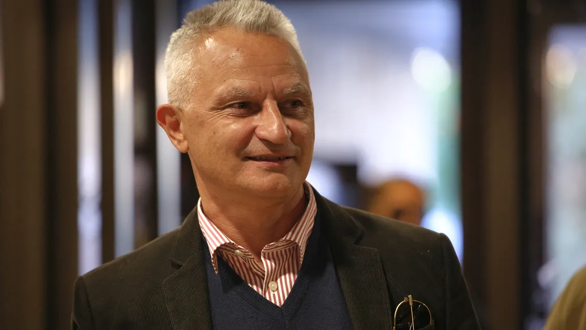 Захари Карабашлиев: В библиотеката ме обзема интелектуално смирение, защото тук е цялата мъдрост