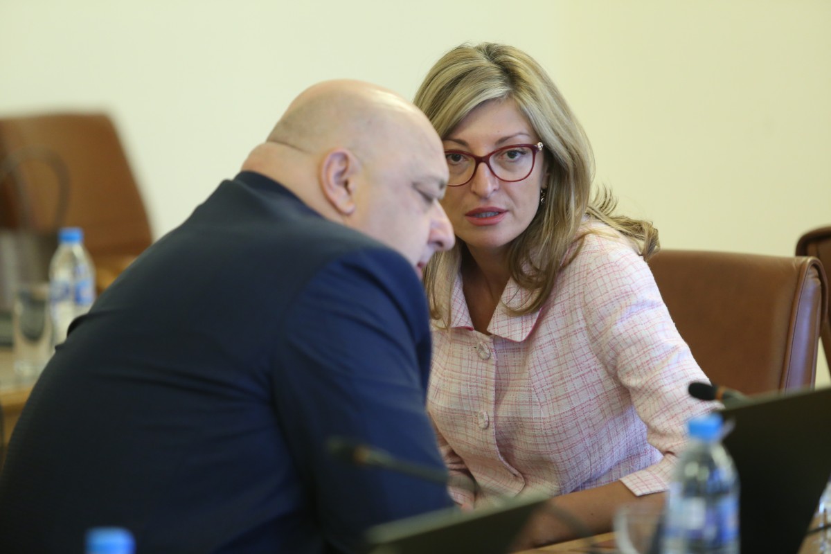 Захариева и Кралев на разпит за паспортите на Божков и Попов