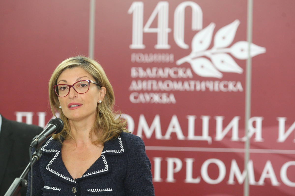 Захариева: Трафикантите на хора са трафиканти на смърт