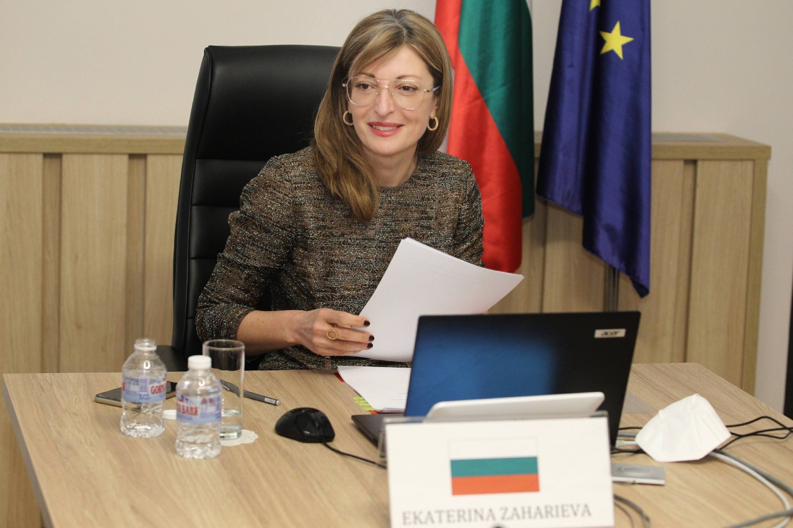 Онлайн дискусия с Екатерина Захариева за външната политика