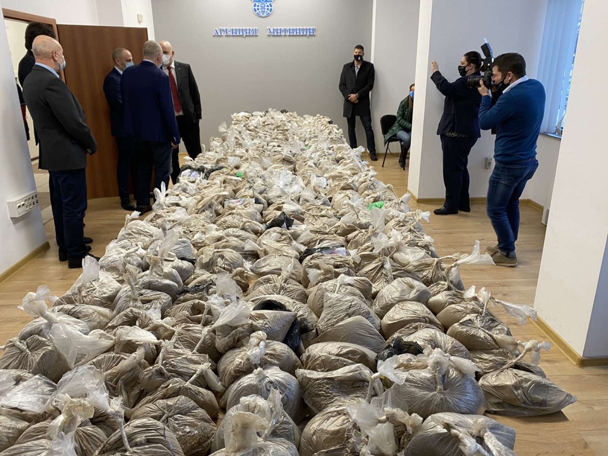 Заловиха над 400 кг хероин за десетки милиони във Варна
