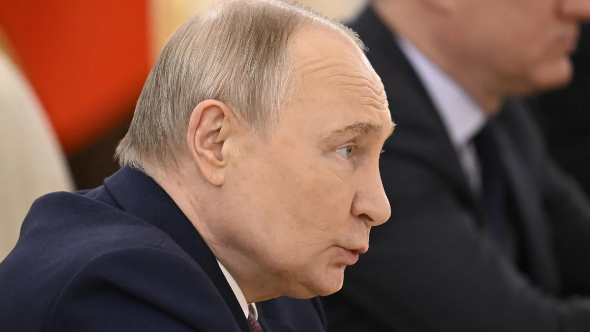 Заповедта на Путин за тридневно примирие с Украйна влиза в сила