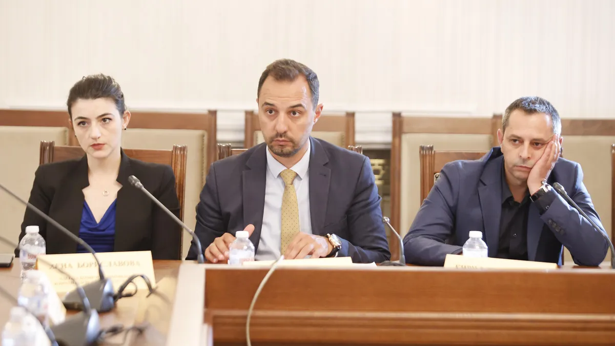 Заради възможен конфликт на интереси: Конституирането на Номинационната комисия предизвика спор между управляващи и опозиция 