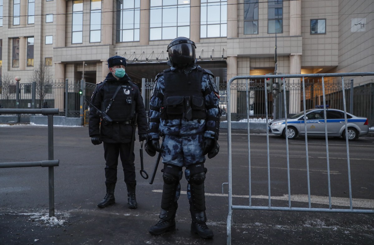 Затвор за руски журналист, публикувал часа на протеста в Москва