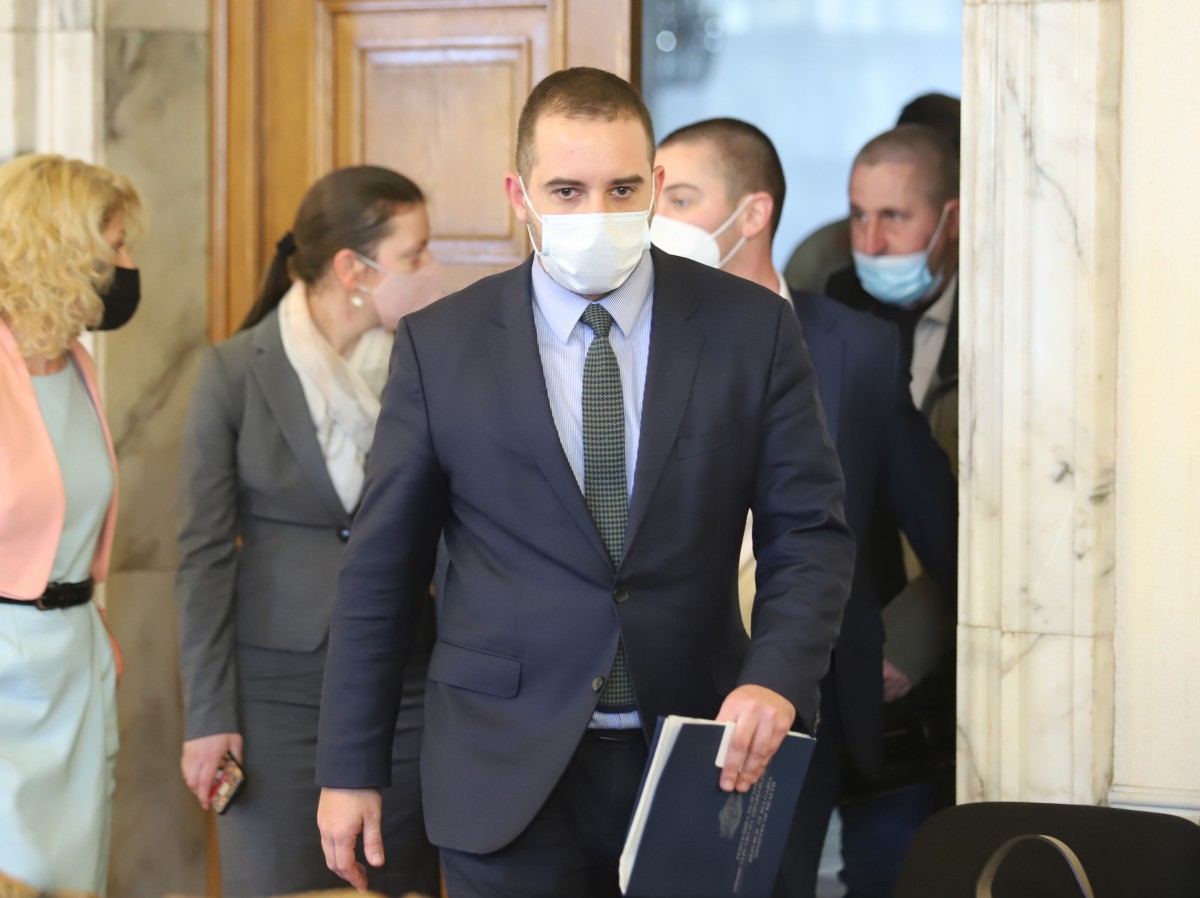 Руската ваксина скара депутатите в здравната комисия