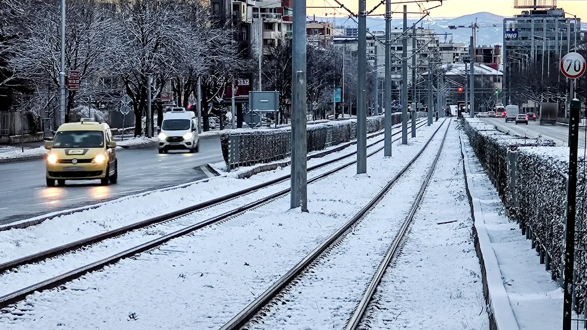 Зимата се завръща с дъжд, сняг и студен вятър в събота
